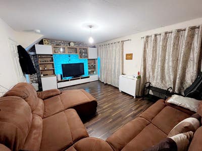 House share within walking distance from mcr city Main Photo