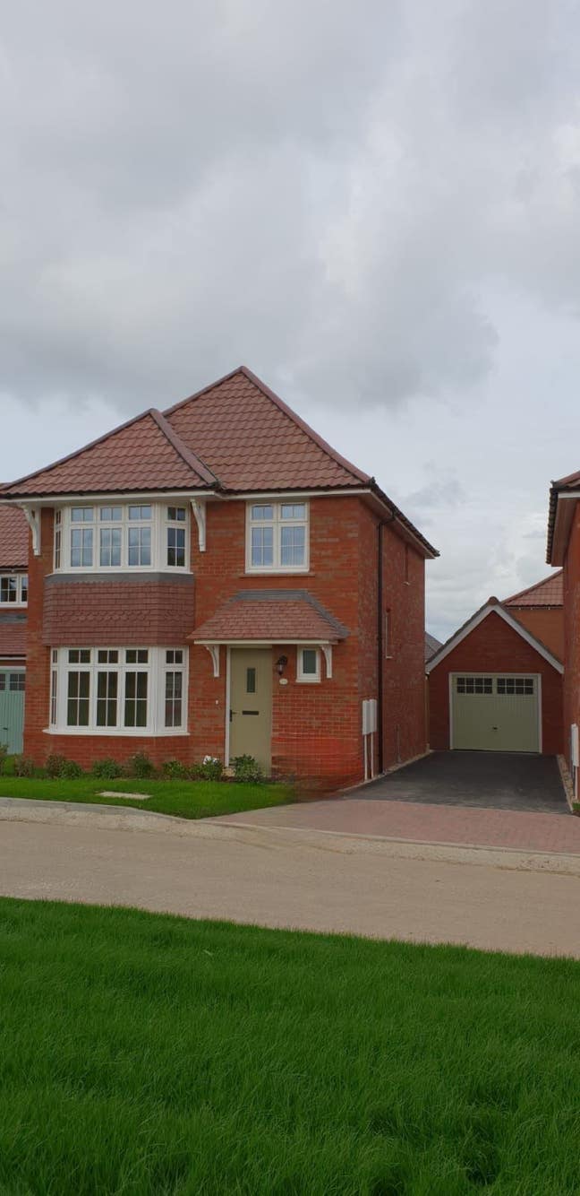 Cosy double room available in 4 bedroom home Main Photo