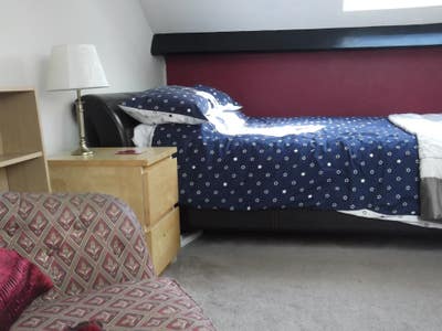 Large Attic Room Hampton Wick Main Photo