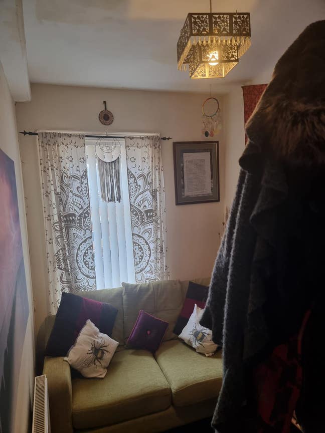 2 bedroom upstairs apartment  Main Photo