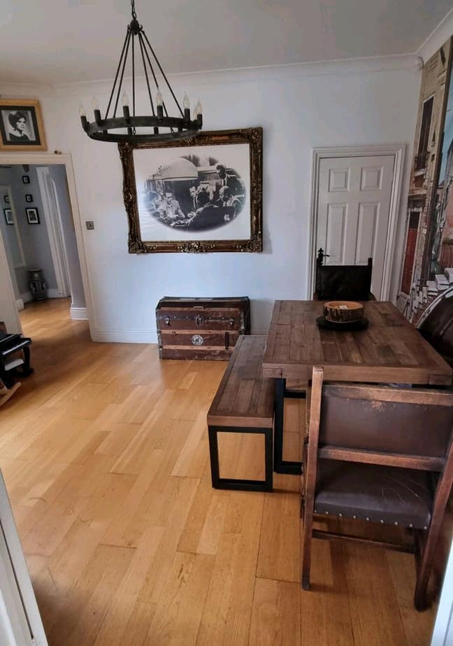Large Single room to let in 3 bed family house. Main Photo