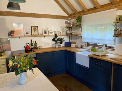 Stunning open plan annex in country house grounds Main Photo