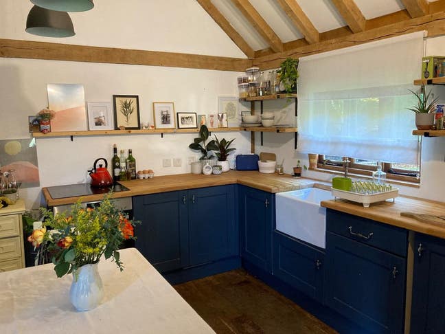 Stunning open plan annex in country house grounds Main Photo