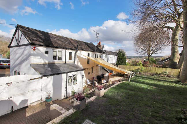 Room with double bed in cosy cottage Main Photo
