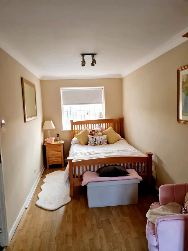 Spacious Double Room Available – Peaceful & clean  Main Photo