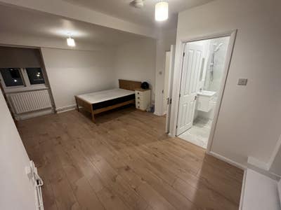 Large En-Suite Double Room Main Photo