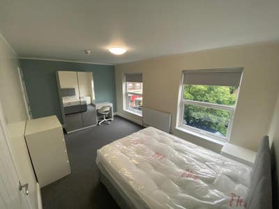 **1 En-suite Double** - Recently Remodelled Home Main Photo