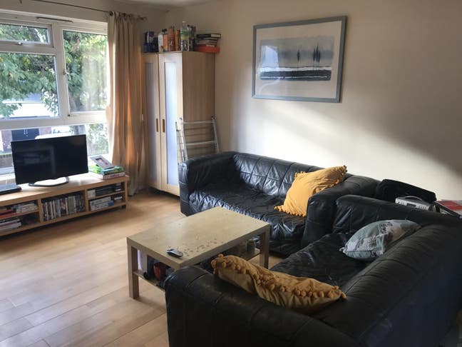 Large Double Room in 3 Bedroom Flat Main Photo