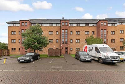 3rd floor | spacious double bedroom Main Photo