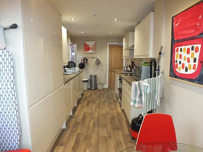 Ensuite room available close to town centre Main Photo