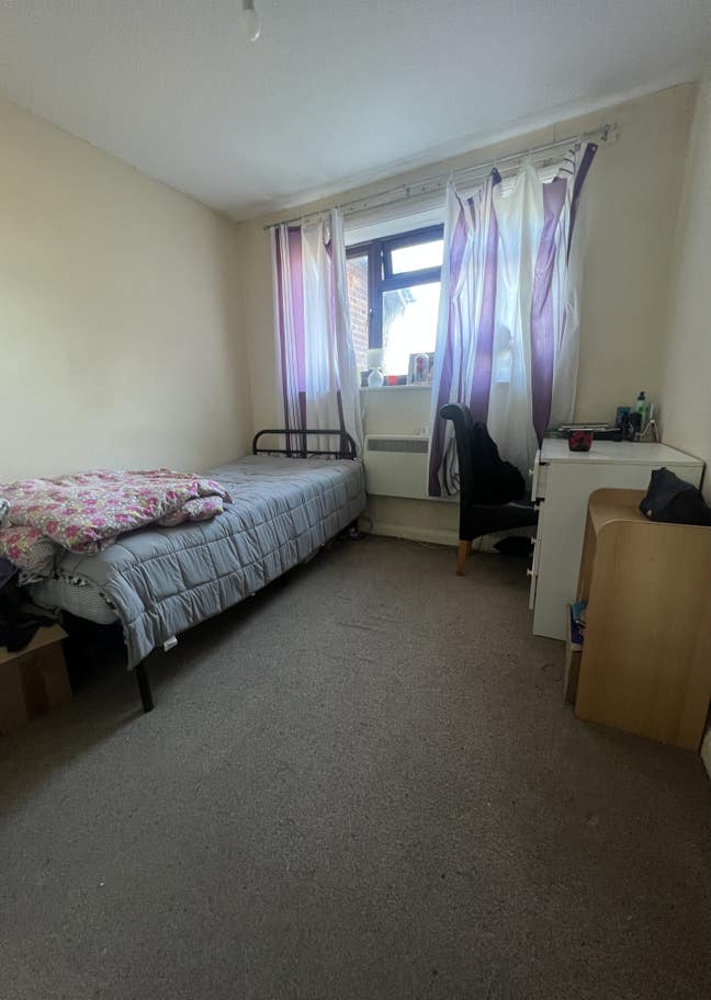 Single Spacious Room Main Photo