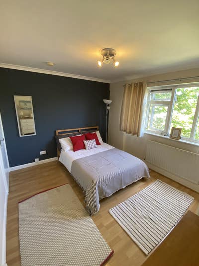 Spacious and Bright Room in Sutton Main Photo
