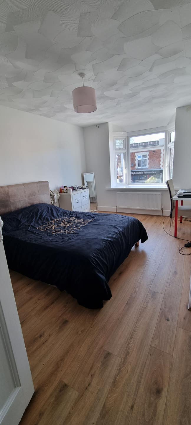 1 double furnished bedroom Main Photo