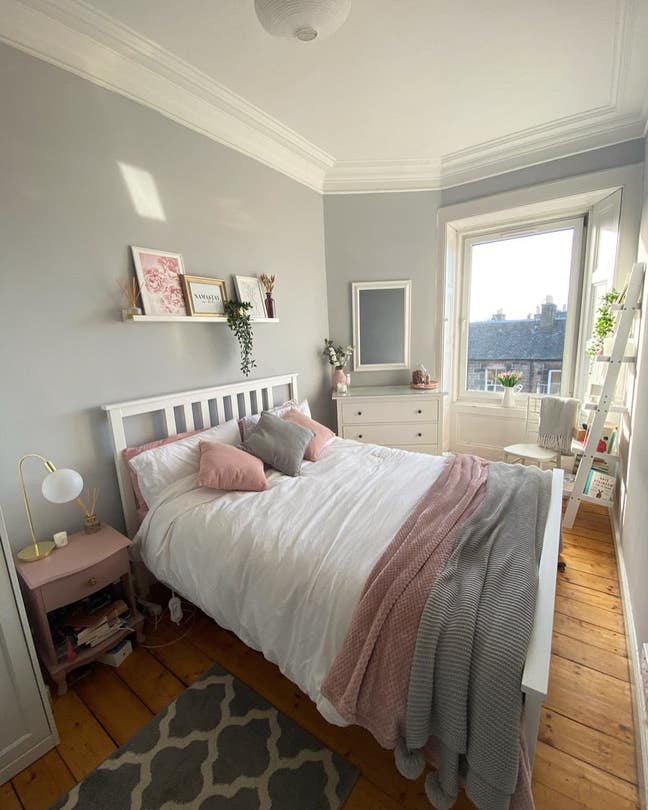 Large king sized room in lovely flat  Main Photo