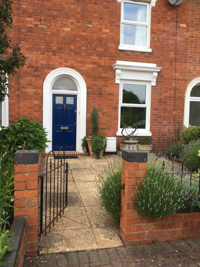 Furnished small single room  Main Photo