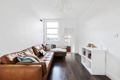 Beautiful airy flat (all bills incl. &pound;795) Main Photo