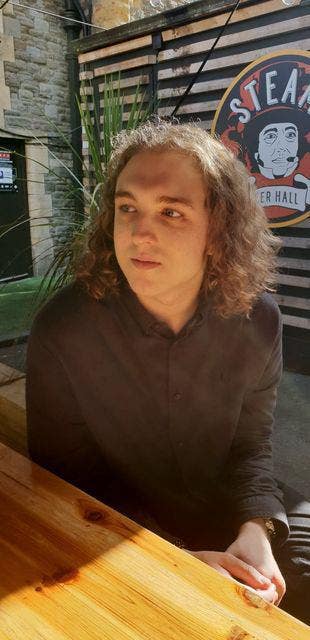 Interior Designer seeks friendly flatmates Main Photo