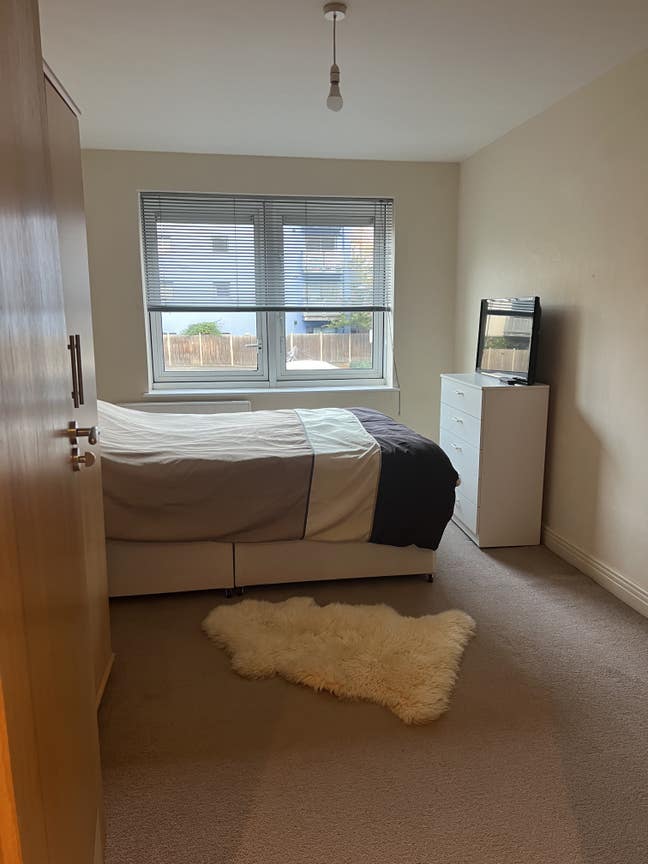 En- suite room  , available now in Stratford Main Photo