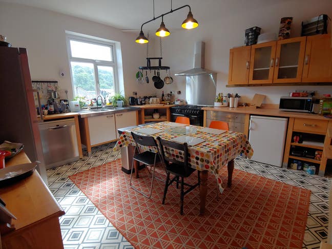 Double and single rooms in a cosy home Main Photo