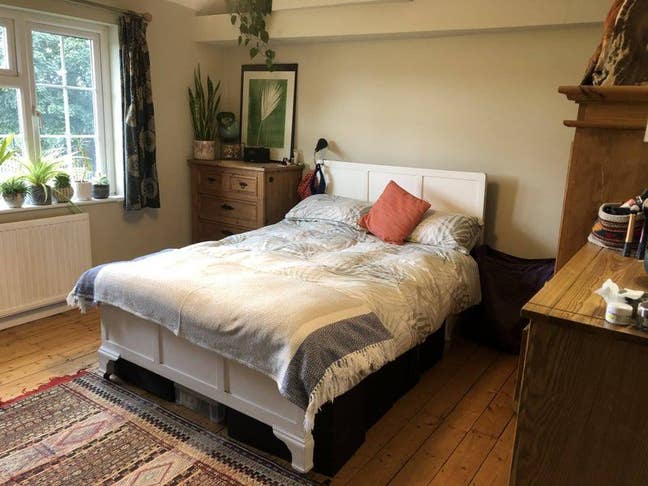 Large double room available Main Photo