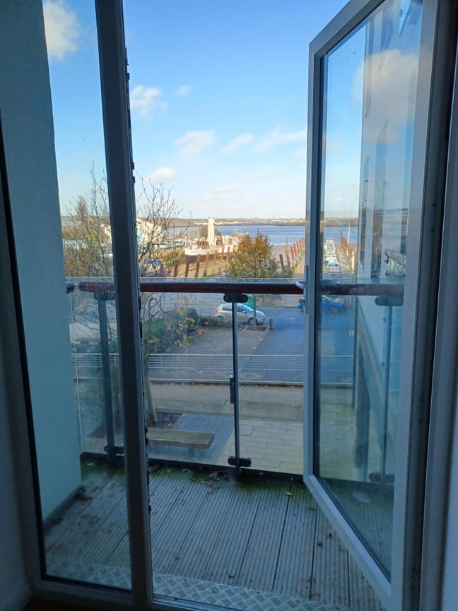 Whole apartment with river views Main Photo