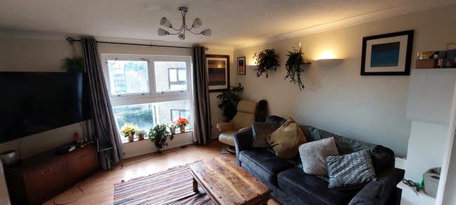 Fully furnished, spacious double room w/ parking Main Photo