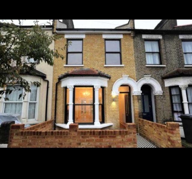 Short term double room in beautiful home Main Photo
