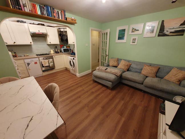 Double room in friendly 3-bed flat w/roof terrace Main Photo