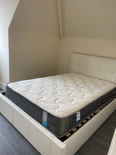Double Room Available Immediately  Main Photo