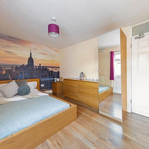 Double Room a Short Walk to Uhcw, Asda & Dhl Main Photo