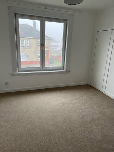    Double  bed  room  in  G13  Main Photo