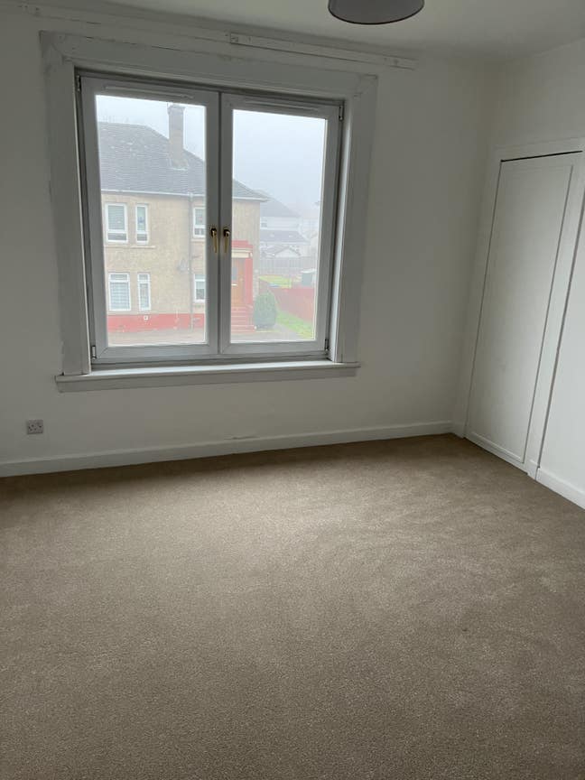    Double  bed  room  in  G13  Main Photo