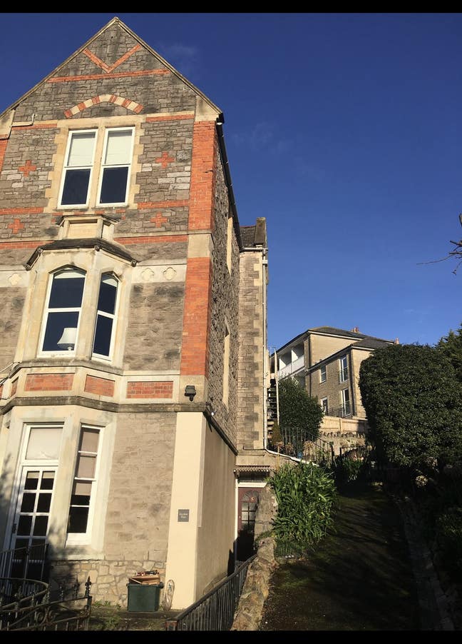 Very large double room with en suite & kitchenette Main Photo