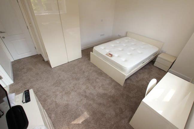 Luxury En-suite Room Close to Town Centre Main Photo