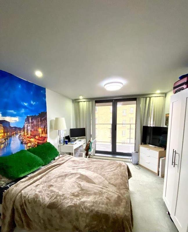 Renovated En Suite with new double bed- No deposit Main Photo