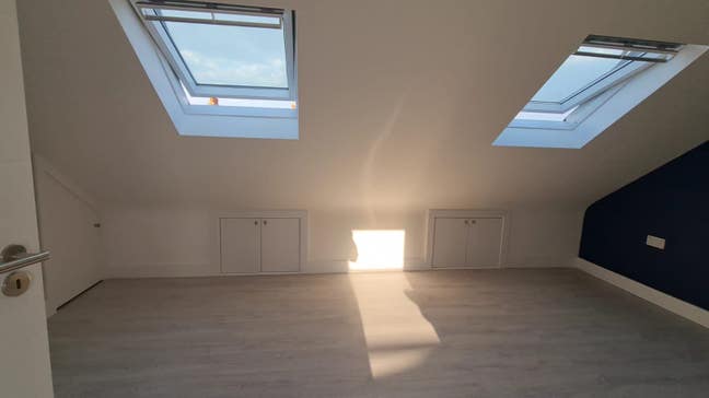 Morden double room with ensuite bathroom  Main Photo