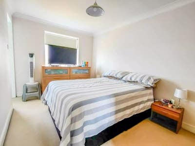 River View Large Double Bedroom - SE28 Main Photo