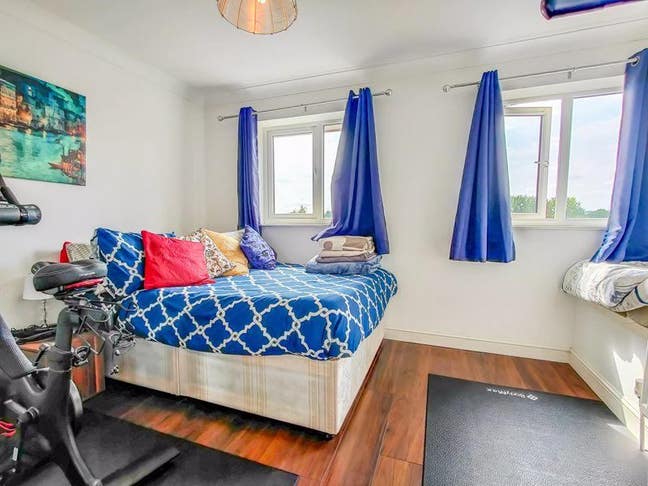 River View Large Double Bedroom - SE28 Main Photo