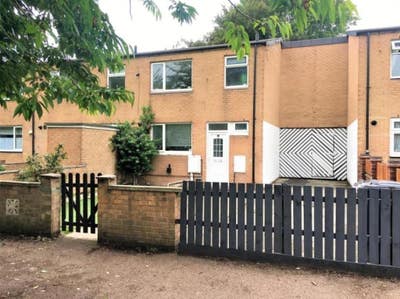 Rooms Available in Large 4 Bedroom Town House  Main Photo