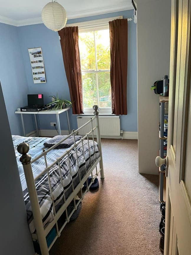 Double room in friendly house share Main Photo