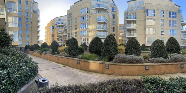 Large Double Bedroom close to station in CW Main Photo