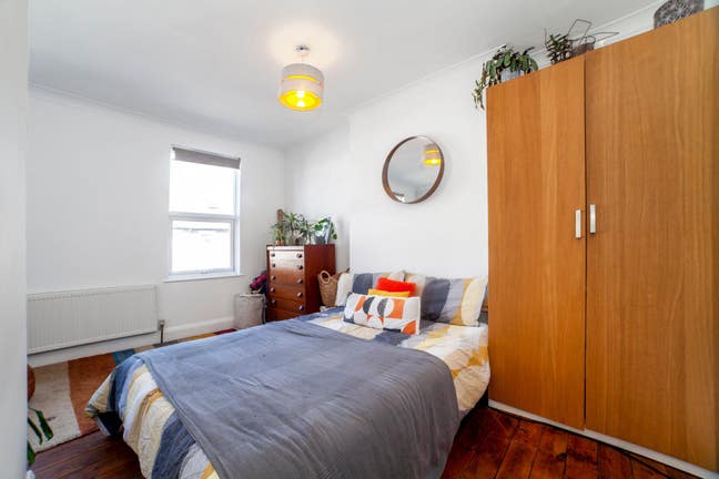 Double Beds Available in Newly Refurbished Home Main Photo
