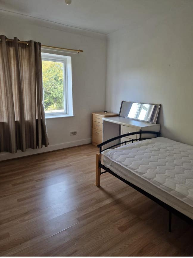 Great location, Town , Rail station, Hospital  Main Photo