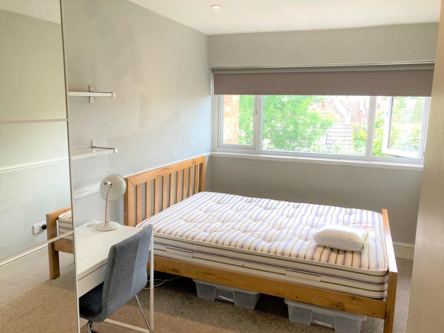 Spacious Double Room in Great Location Main Photo