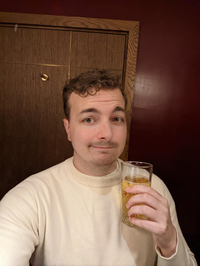 33yr old gaymer looking for a room in central manc Main Photo