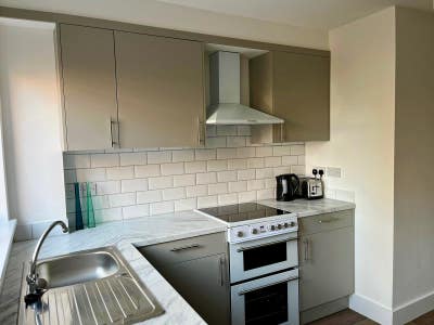 Recently renovated apartment. Bills included Main Photo