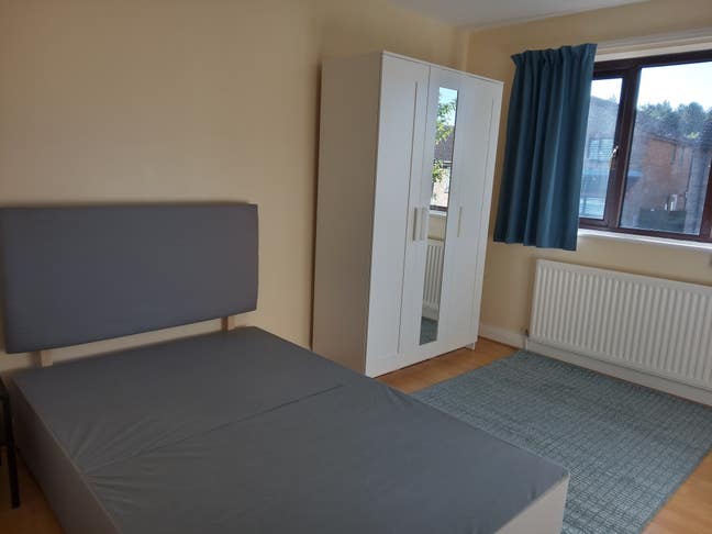 Light and newly decorated double bedroom for rent  Main Photo