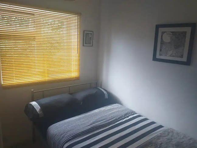 Single room to rent in a professional houseshare Main Photo