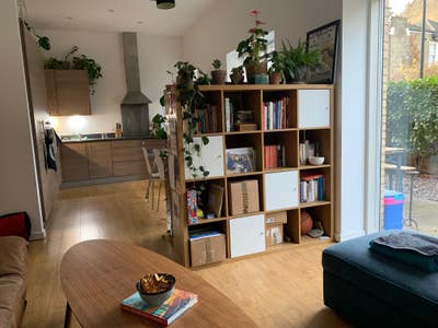 SHORT let - Charming room -spacious flat w/gardens Main Photo