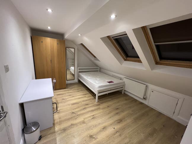 Luxury Loft Room Walthamstow Central  Main Photo